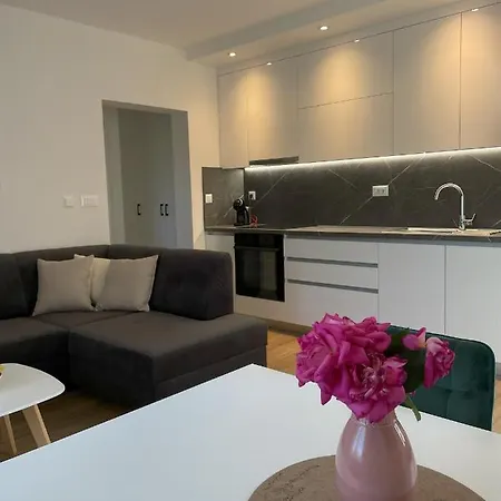 Penny Epetium Apartment