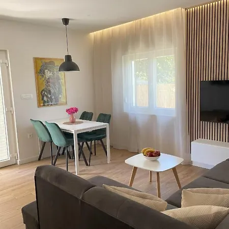 Penny Epetium Apartment